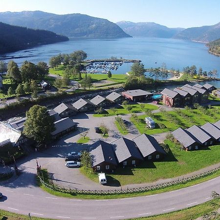 Hotel Mikkelparken Ferietun Kinsarvik Esterno foto