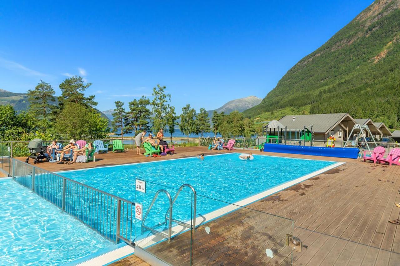 Hotel Mikkelparken Ferietun Kinsarvik Esterno foto