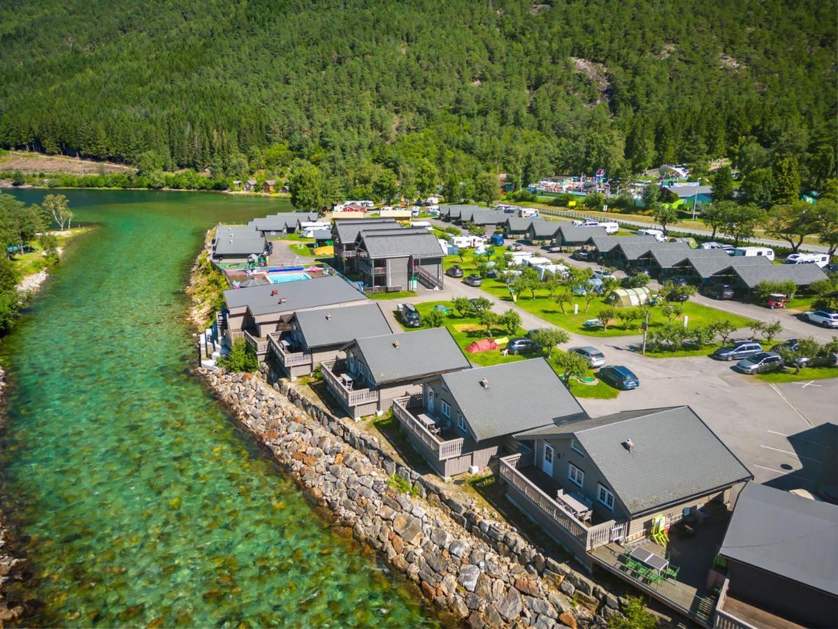 Hotel Mikkelparken Ferietun Kinsarvik Esterno foto