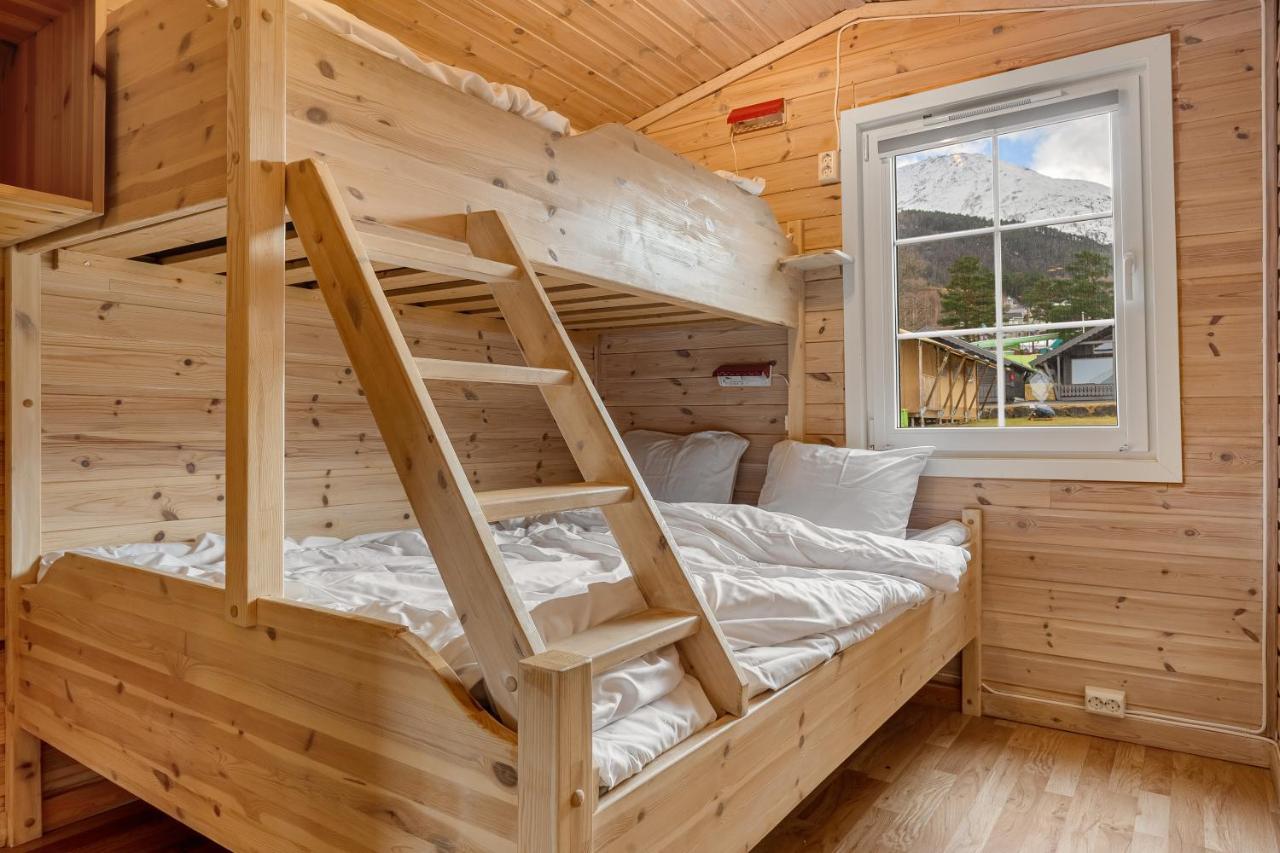 Hotel Mikkelparken Ferietun Kinsarvik Esterno foto
