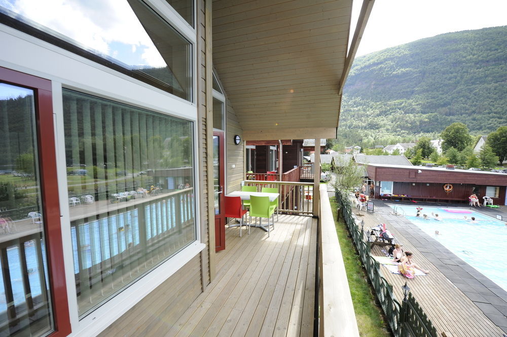 Hotel Mikkelparken Ferietun Kinsarvik Esterno foto